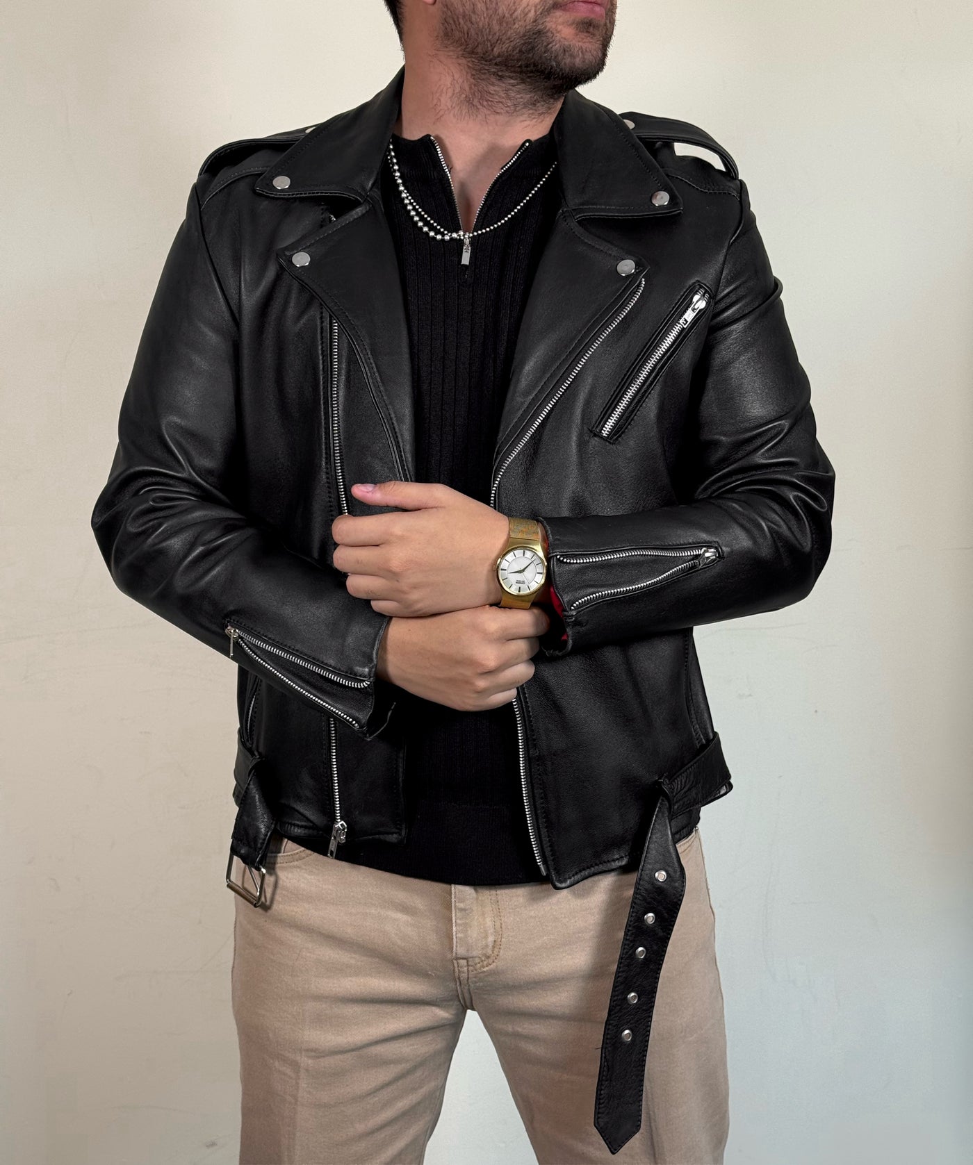 <transcy>Biker no. 1 darkest black</transcy>