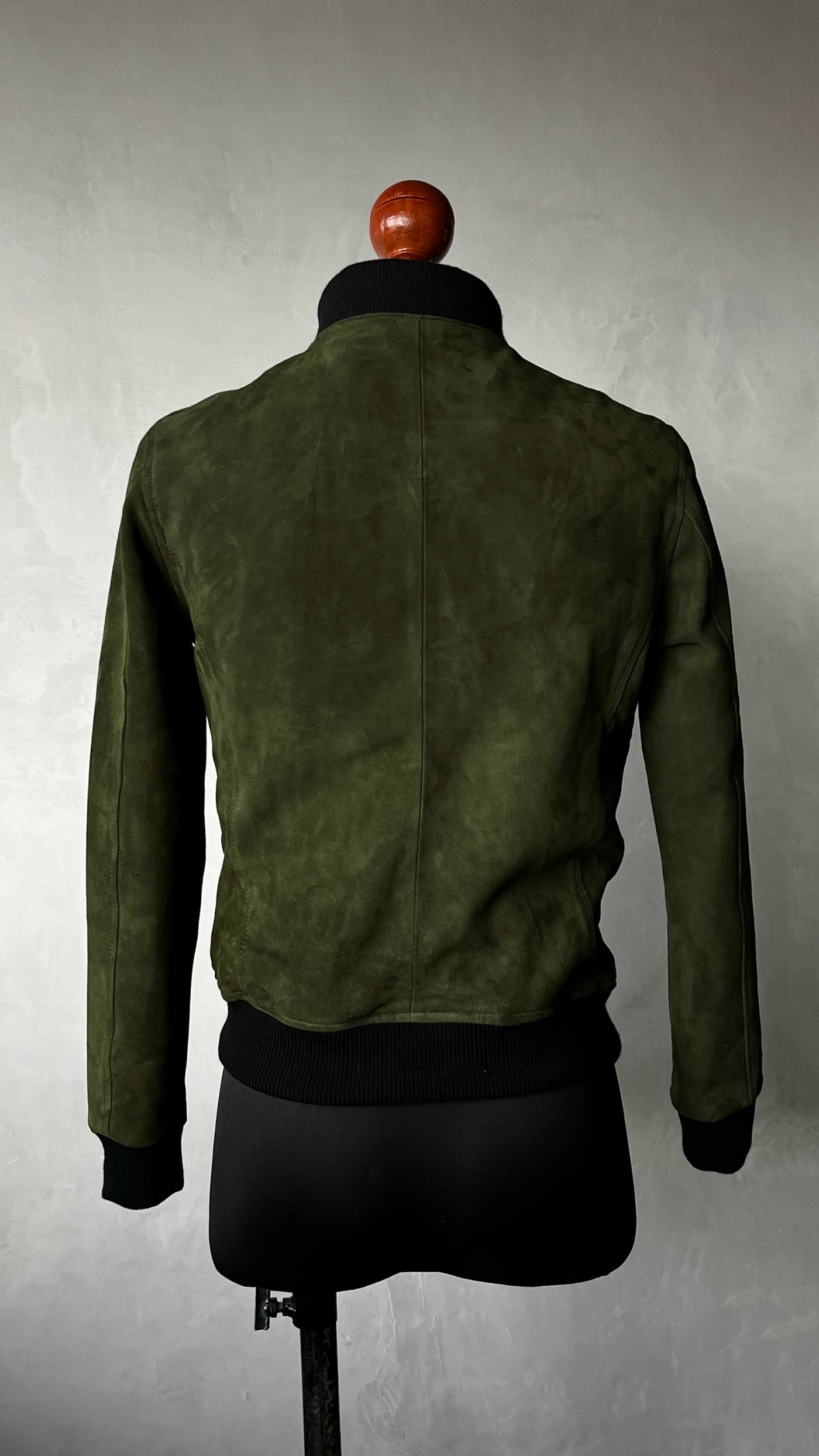 Bomber verde militar gamuza