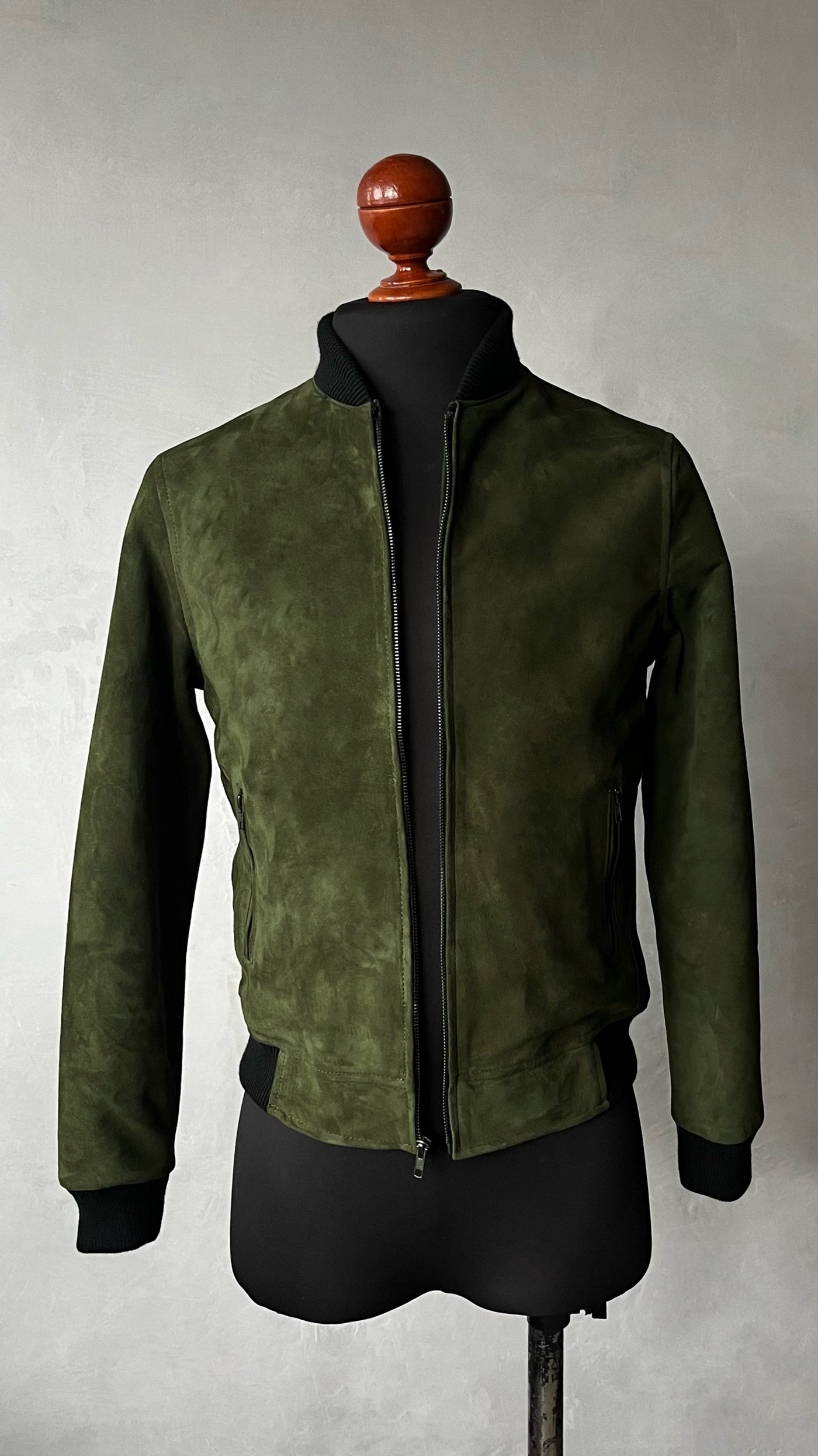 Bomber verde militar gamuza