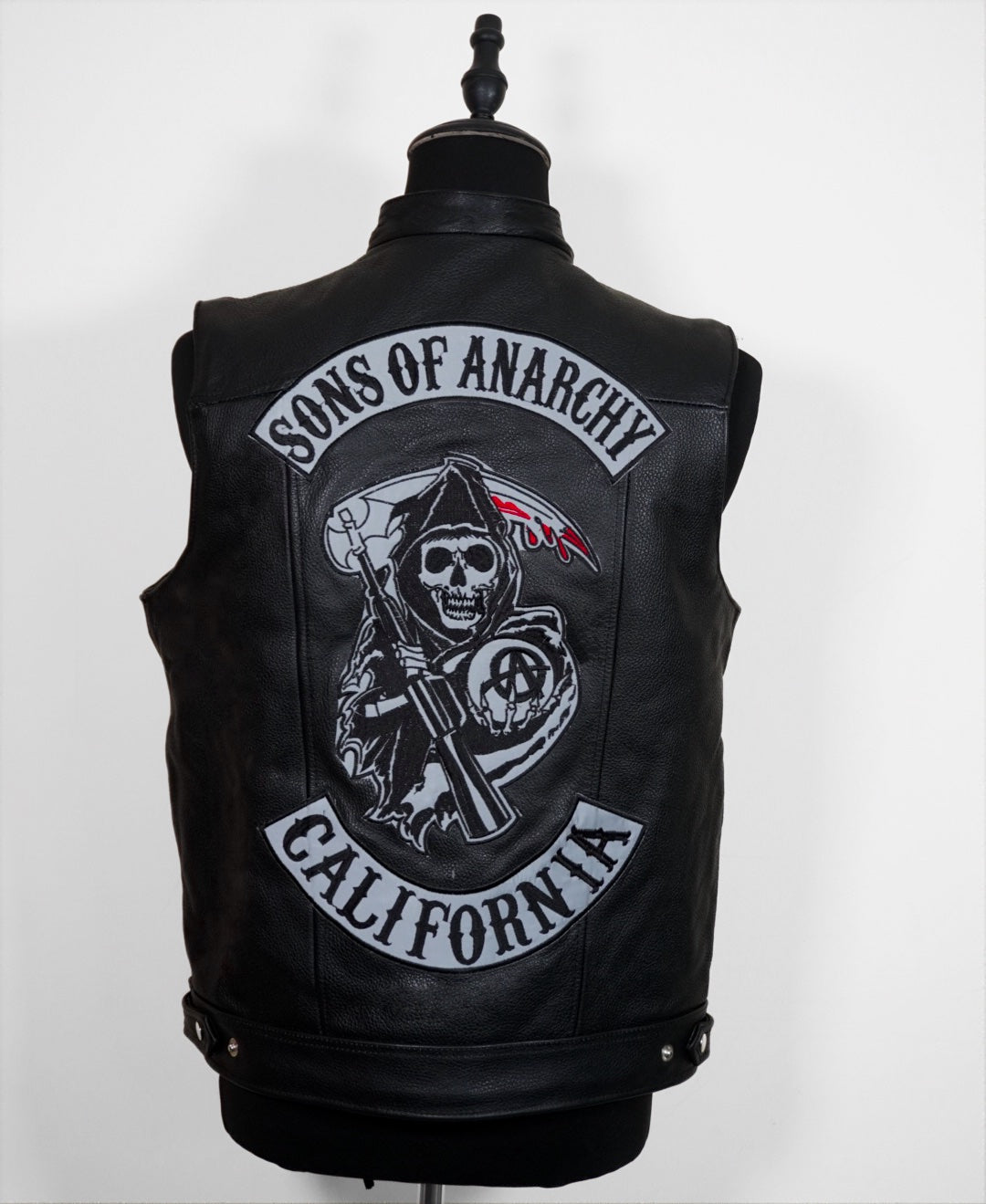 Chaleco Anarchy black bordado