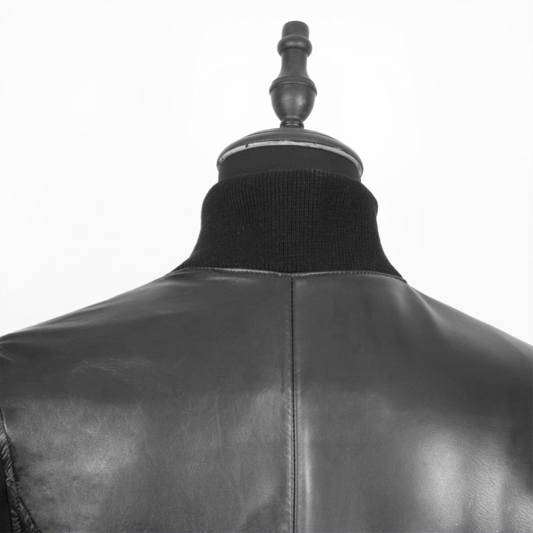 <transcy>BOMBER</transcy>