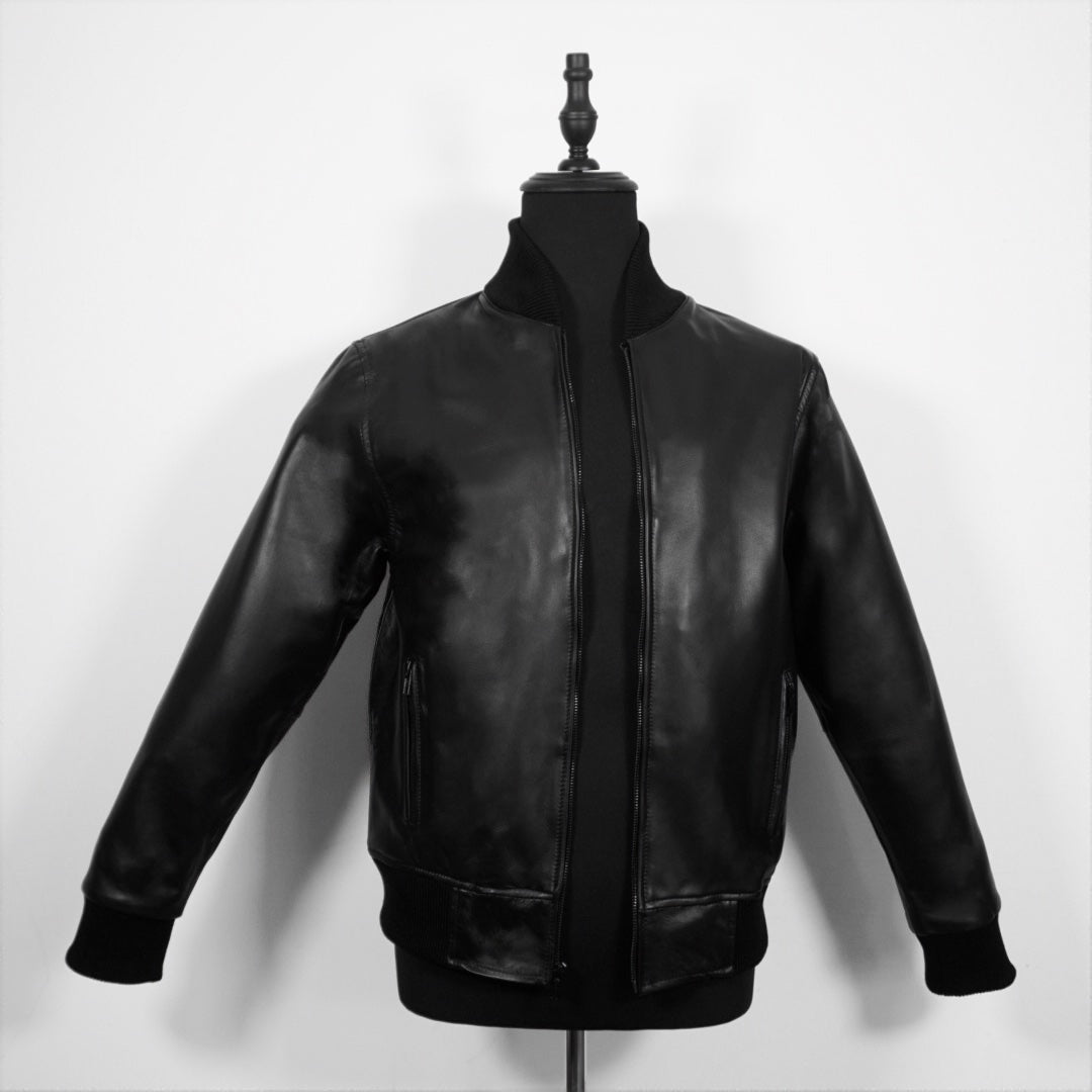 <transcy>BOMBER</transcy>