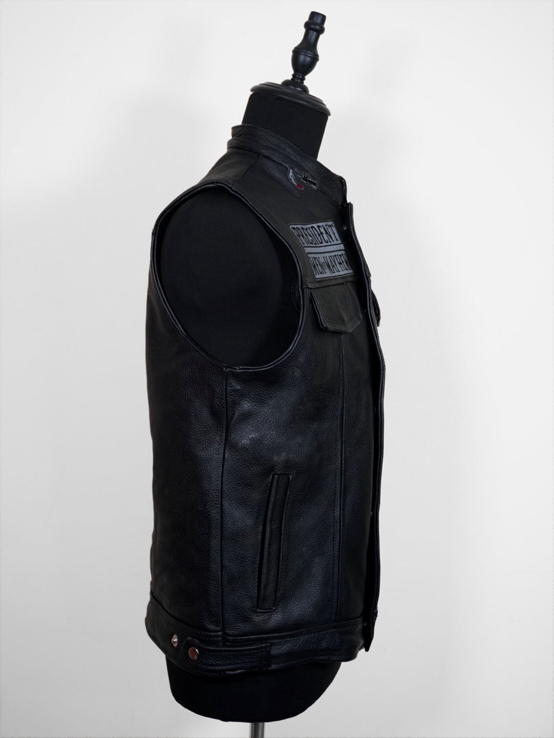 Chaleco Anarchy black bordado