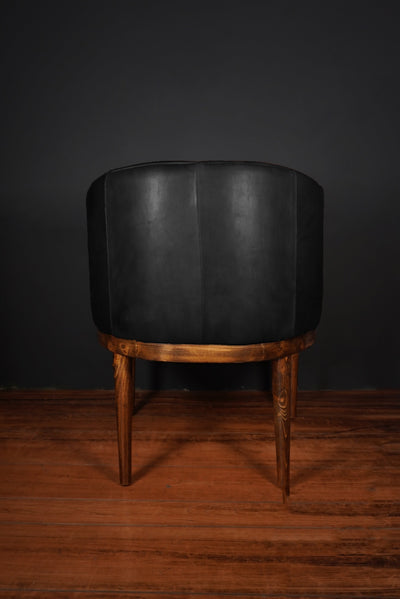 The chair no.1 darkest black